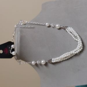 Paparazzi Silver and pearls. Matching earrings